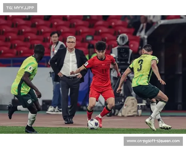 门将开大脚直接助攻前锋得分，长传冲吊战术在特定时刻依然奏效