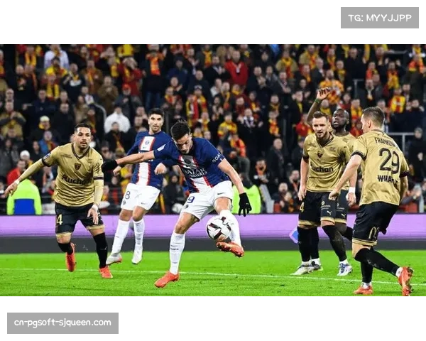 朗斯5-0大胜巴黎FC登顶积分榜,创近50年最佳同期进攻纪录 朗斯5-0大胜巴黎FC登顶积分榜,创近50年最佳同期进攻纪录