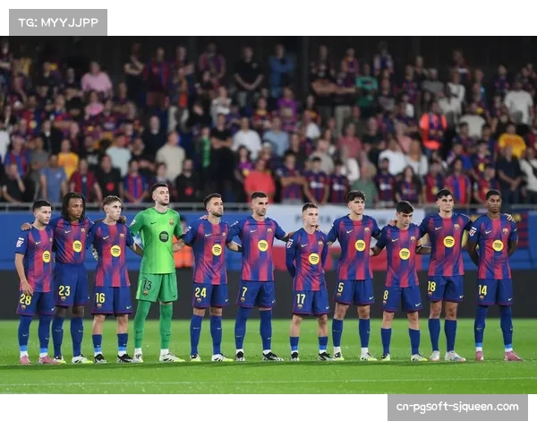 巴萨对阵赫罗纳实时:加维抢断后助攻拉菲尼亚破门,巴萨1-0领先 巴萨对阵赫罗纳实时:加维抢断后助攻拉菲尼亚破门,巴萨1-0领先